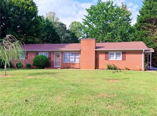 776 Country Club Dr, State Road, NC 28676