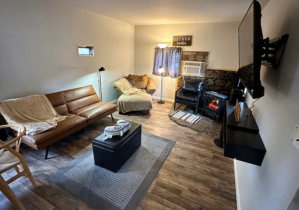 225 Chalet Cir