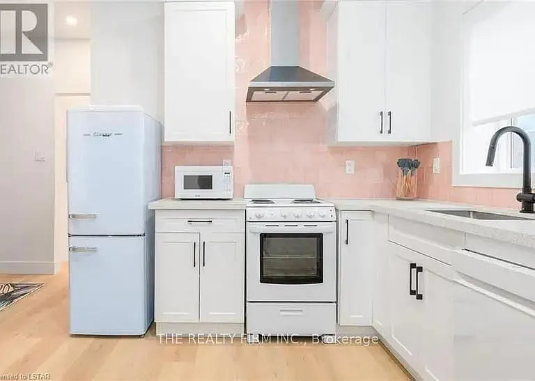 304 Oxford St E #3 — Photo 9