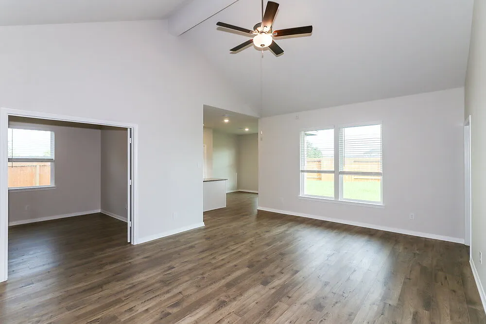 4 bed, 2.0 bath, 1658 sqft, $2,095 — Photo 3