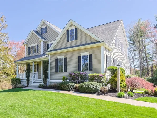 4 Berkeley Dr, Walpole, MA 02081