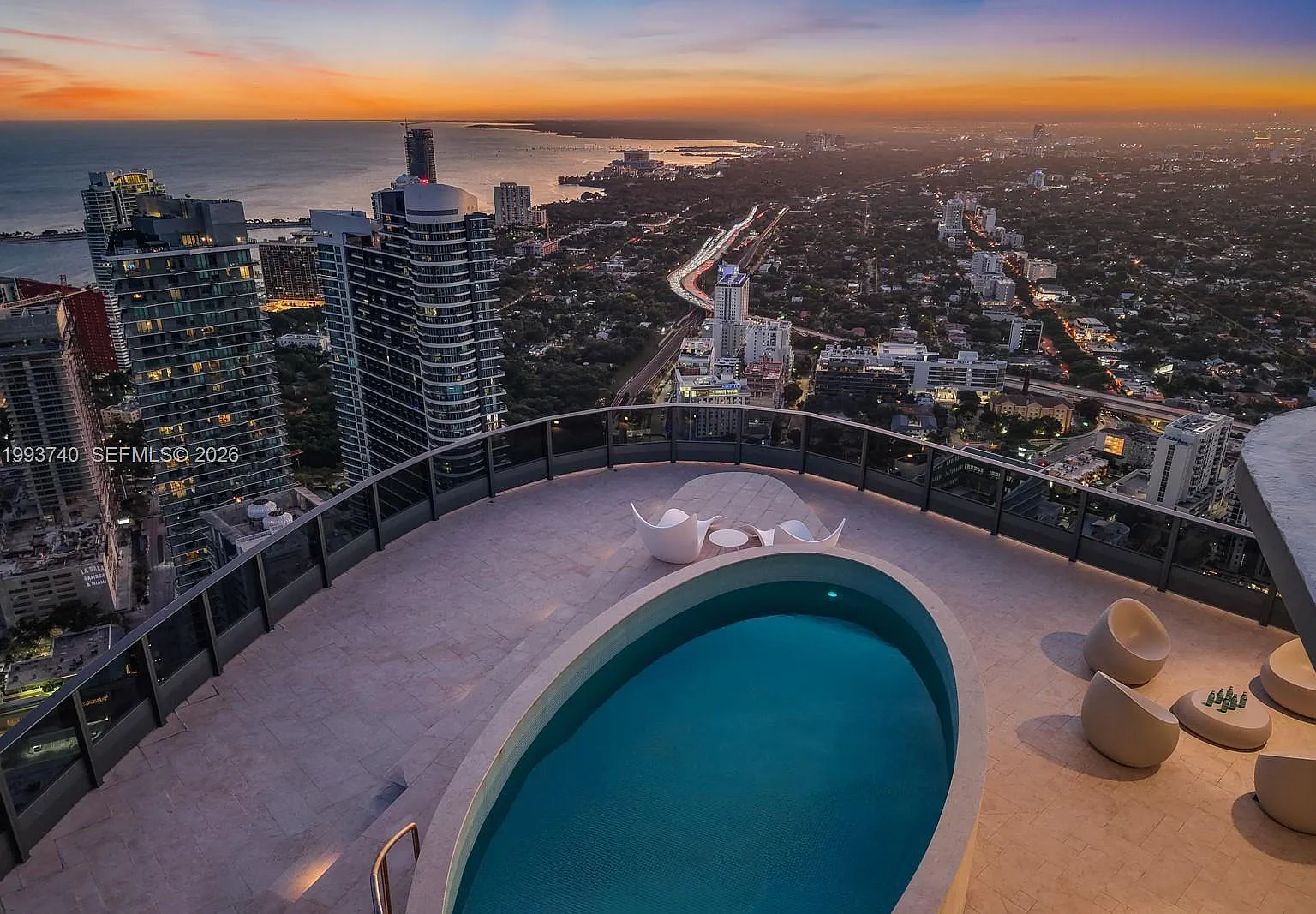 Brickell Flatiron Condo — Photo 2