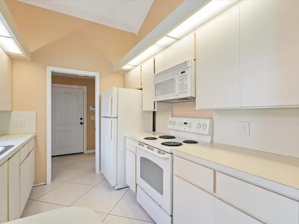 2646 Mohawk Circle, West Palm Beach, FL 33409