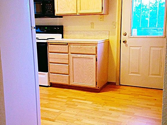 4th image of 718 To 720 Shannon St