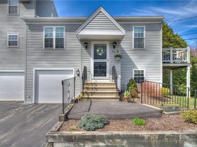 565 Quaker Ln APT 74, West Warwick, RI, 02893