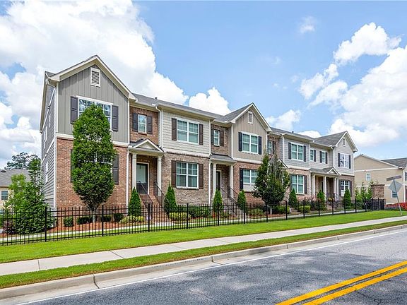 3rd image of 225 Aventine Ln