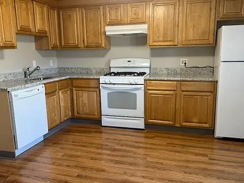Kings Lynne Apts — Photo 1