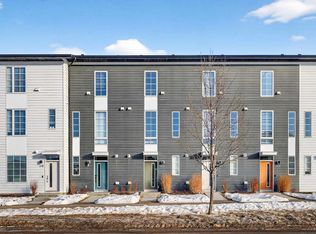 2422 S 210th Ave SE, Calgary, AB T2X4C2