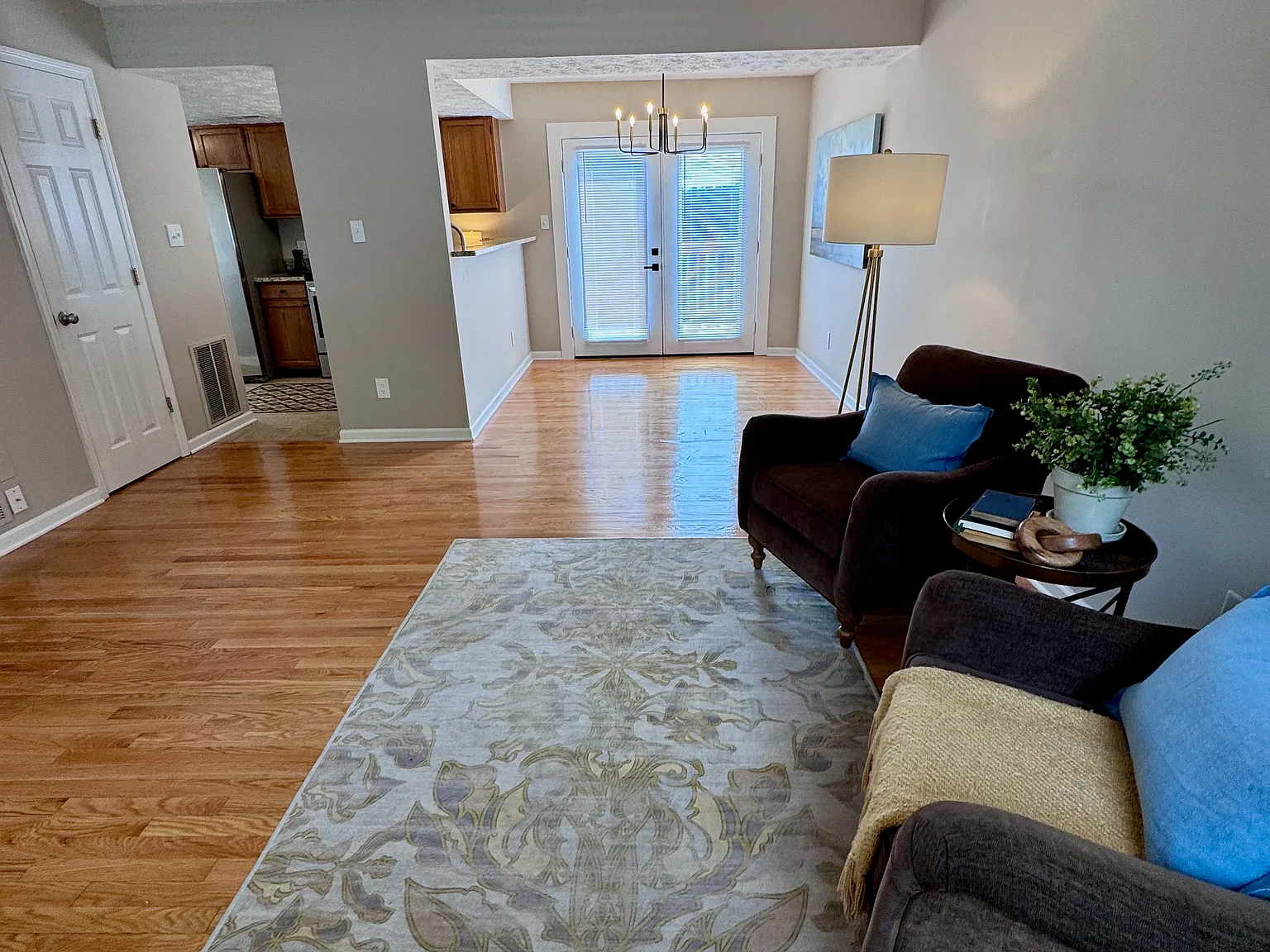 3 bed, 2.5 bath, 1248 sqft, $2,175 — Photo 2