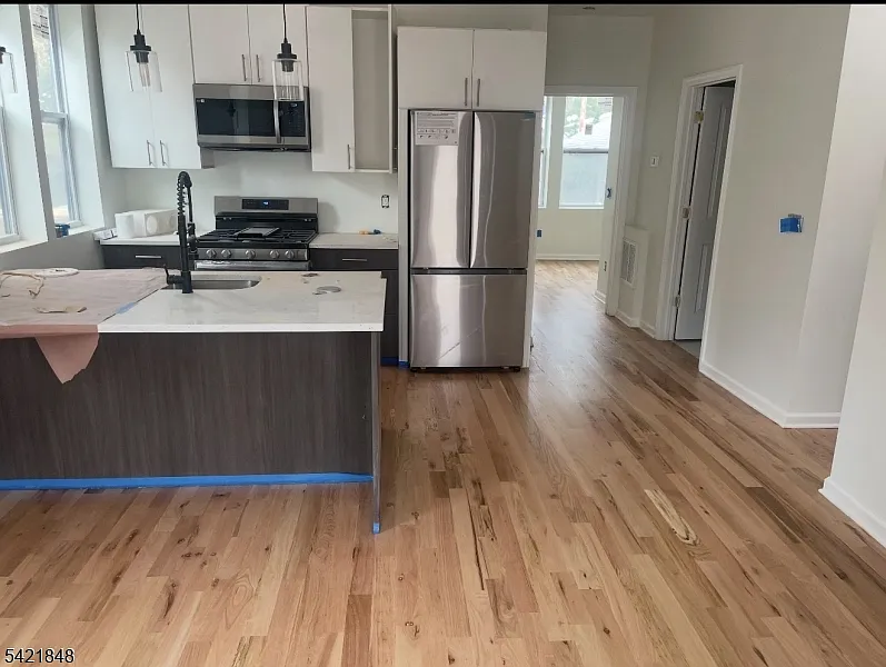 100 King St #1