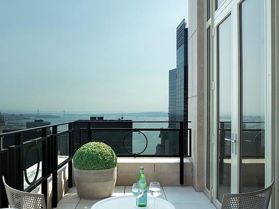 5th image of 30 Park Pl #77B