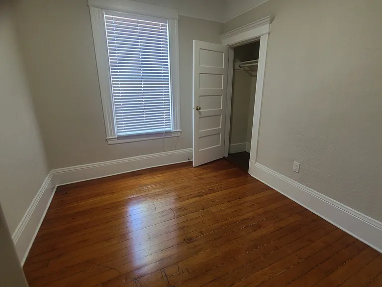2407 Bryant St — Photo 9