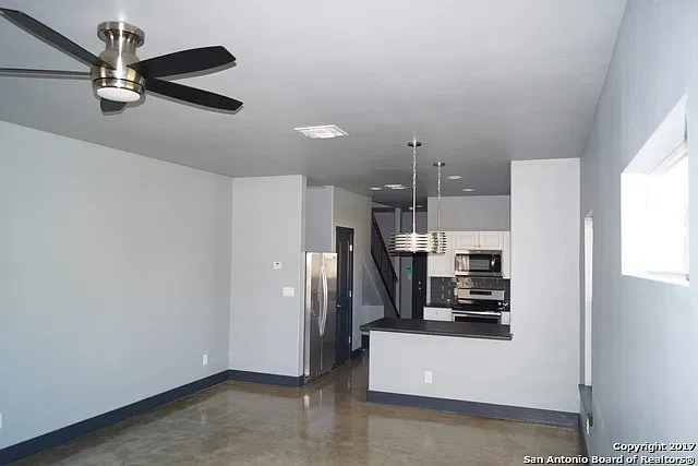 2 bed, 2.5 bath, 2764 sqft, $2,500 — Photo 4