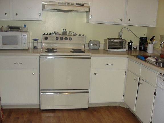 3rd image of 1657 Park Place Dr