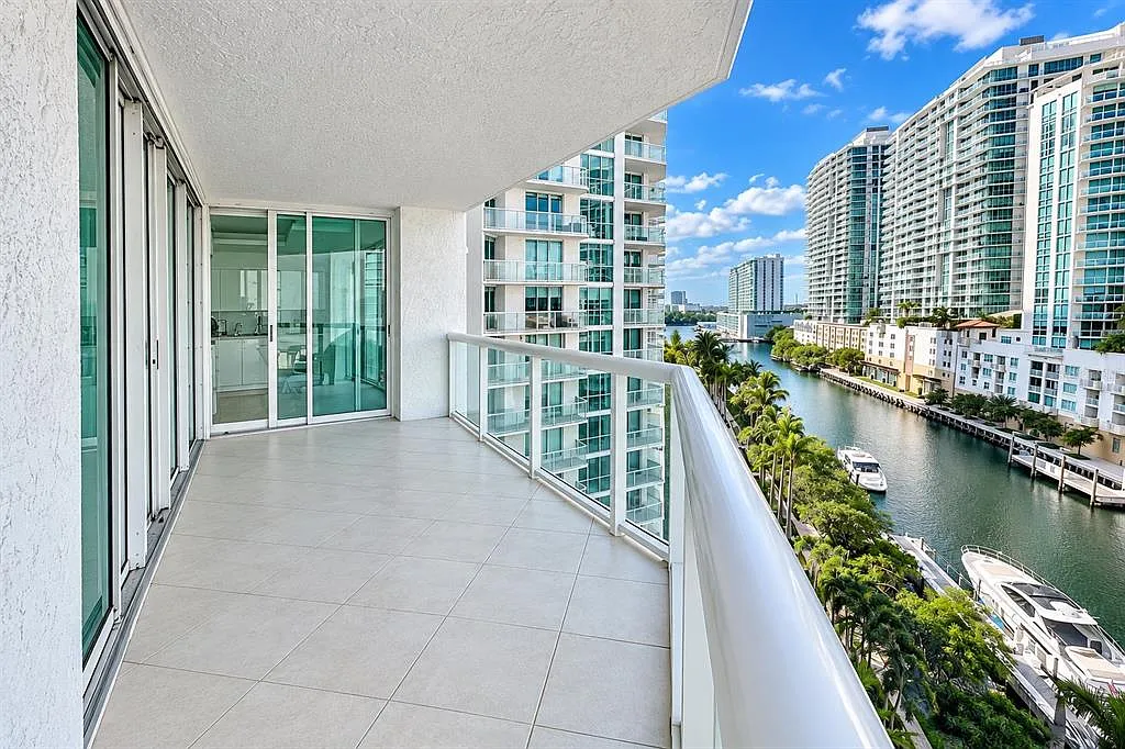 3 bed, 3.0 bath, 2340 sqft, $7,000 — Photo 1