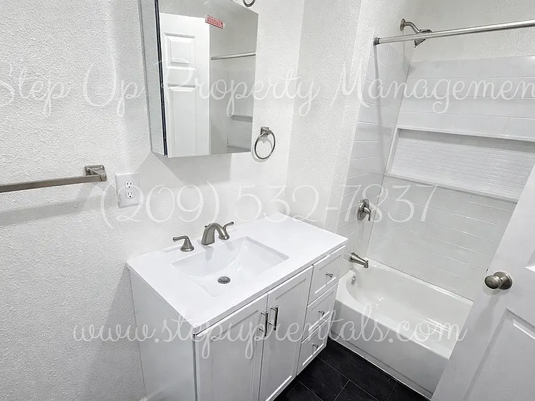 494 Snell St — Photo 6