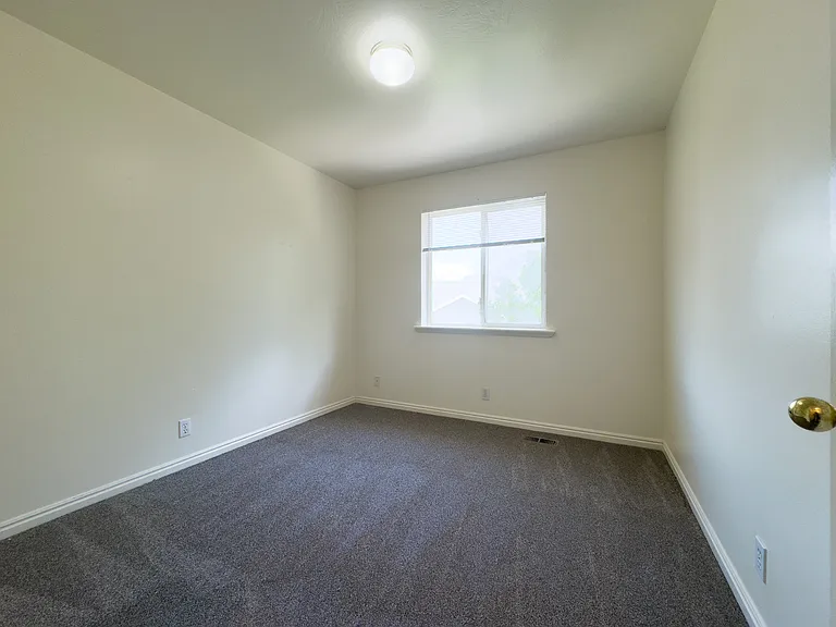 312 W 500 N — Photo 11