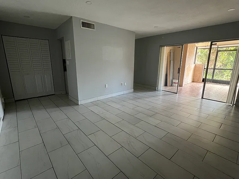 10661 SW 108th Ave — Photo 6