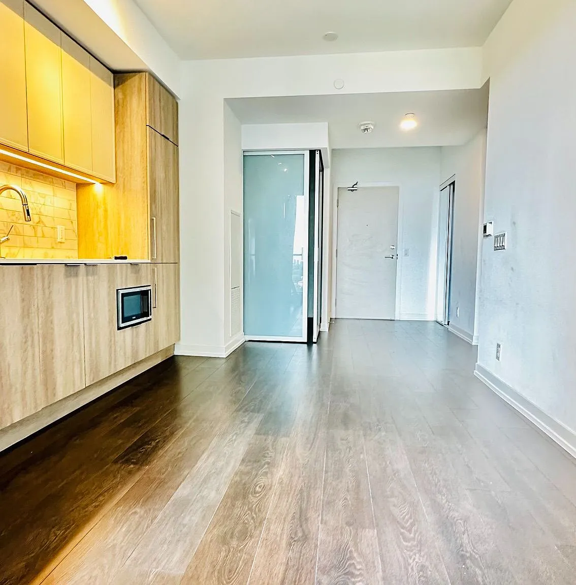 2020 Bathurst St — Photo 4