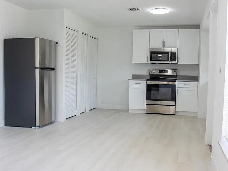 320 NW 4th Ave #1 — Photo 29