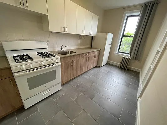 Rented by Metropolis International Realty Inc. | media 3