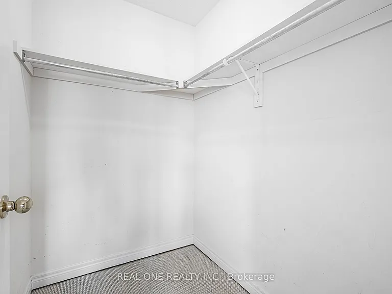 51 Hanson Cres — Photo 35