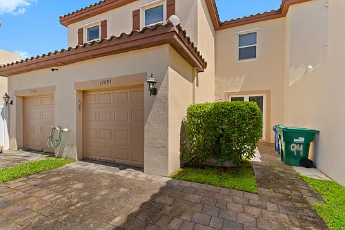 17094 SW 95th Ter Photo 1