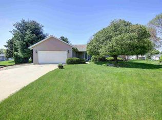 204 Maple Ln, Fulton, IL 61252