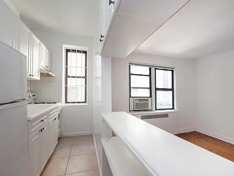 233 E 32nd St #4C — Photo 3