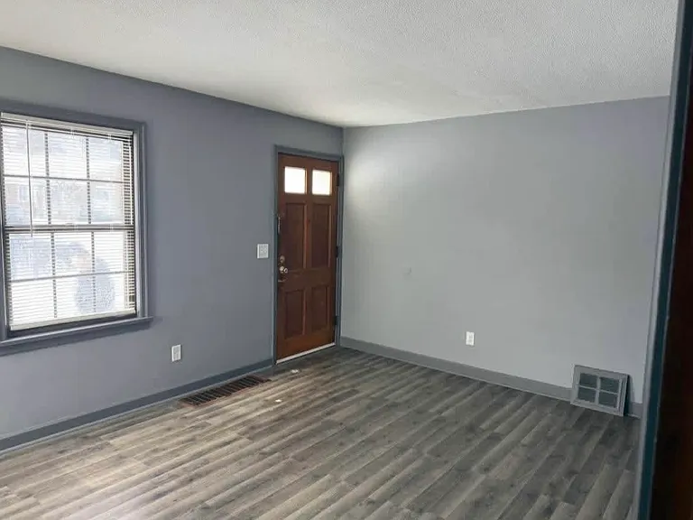 1712 Spring Ave NE — Photo 8