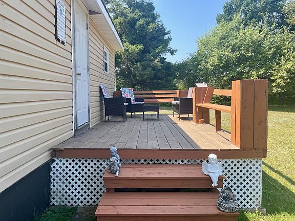 5th image of 139 Wild Rose Ln