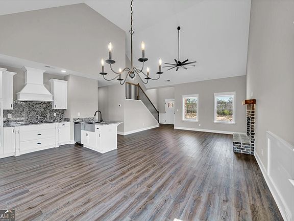 3rd image of 426 Burlington Dr