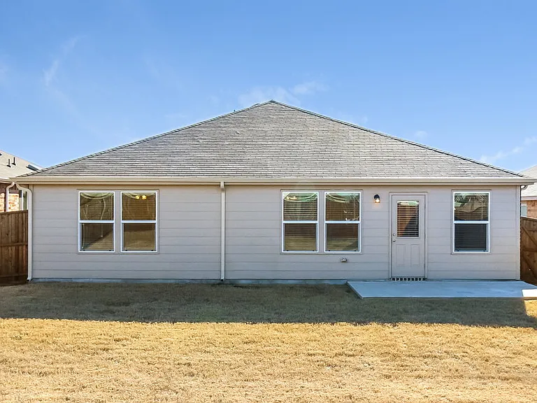 1449 Vernon Dr — Photo 16