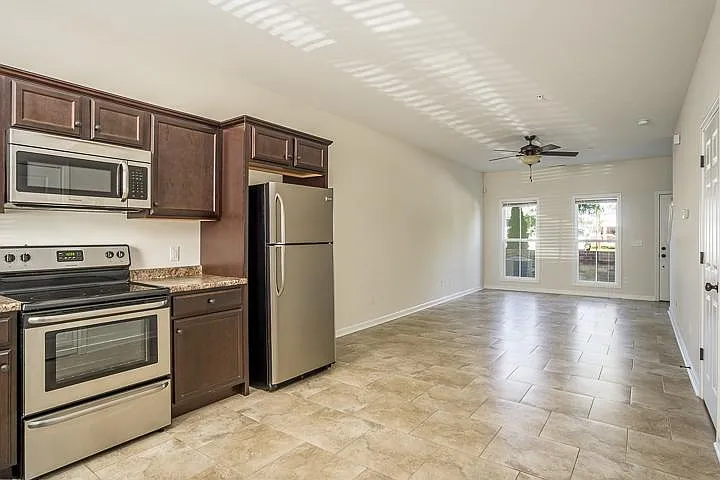 2 bed, 2.5 bath, 1088 sqft, $1,400 — Photo 4