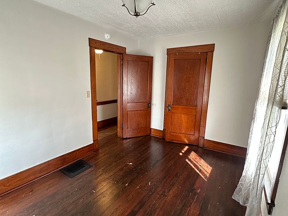 4th image of 1724 Chester Ave #1724