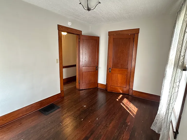 1724 Chester Ave #1724 — Photo 4