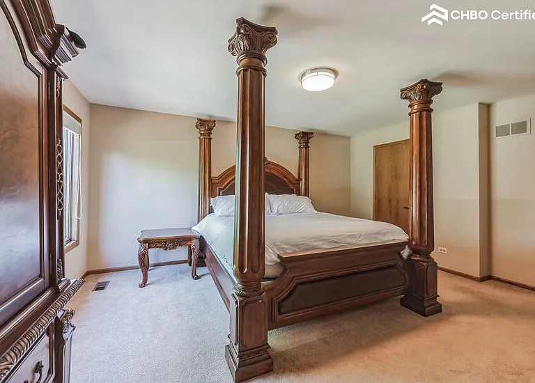 Primary Bedroom w/ walk-in closet and private bath