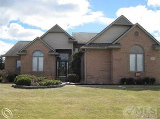 2472 Elkridge Cir, Highland, MI 48356