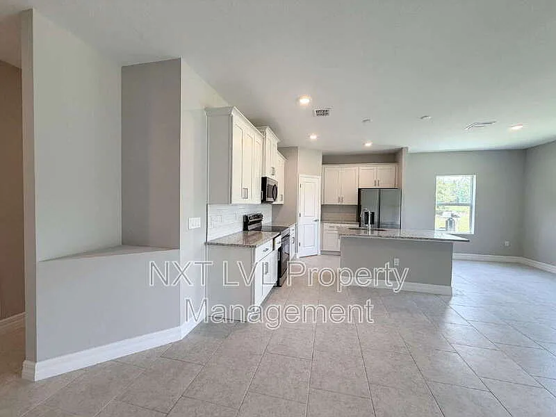 3 bed, 2.0 bath, 1615 sqft, $1,745 — Photo 3