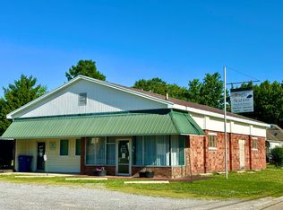 551 E 2nd St, Flora, IL 62839