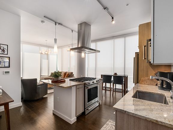 5th image of 515 Church St Unit 3910