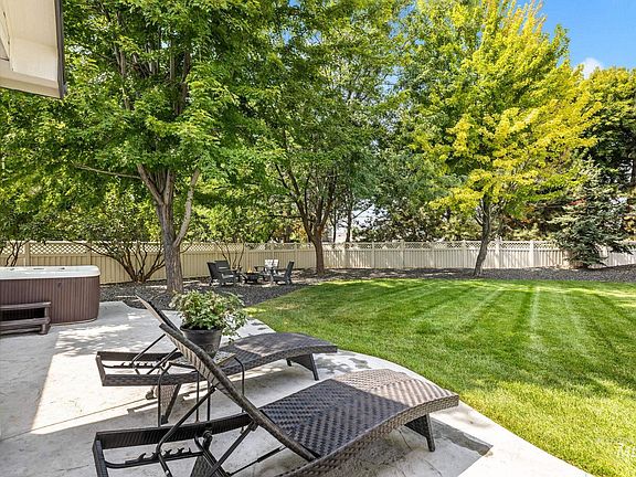 2nd image of 2818 E Shadowview St