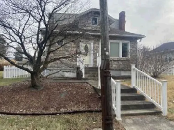 2418 Pine St, Whitehall, PA 18052