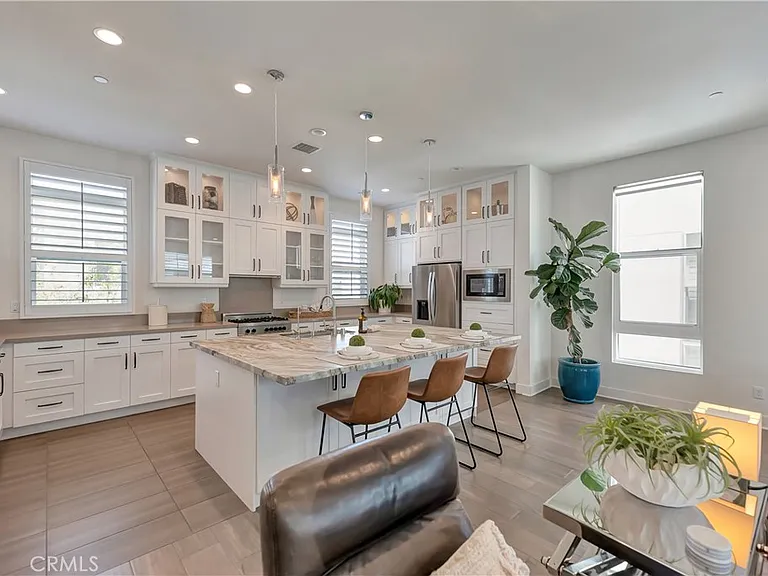 2105 Two Harbors Cir — Photo 9