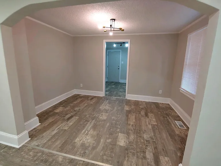 1110 Henderson Ave — Photo 15