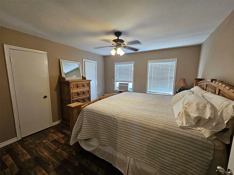 136 Fisher St — Photo 2