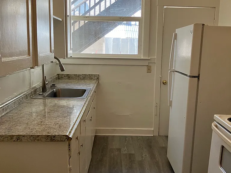 1112 Walnut St #8 — Photo 6
