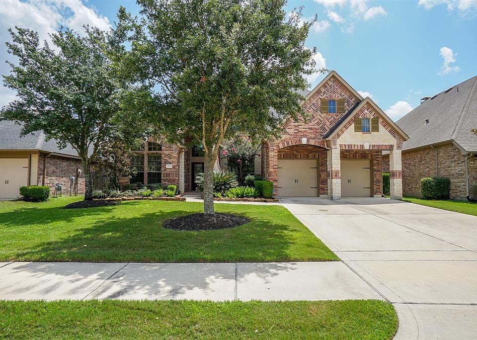 Welcome home to this amazing 2 story, 4 bedroom, 3.5 bath home in Katy! If youâre looking for a home that stands out from the rest, your search is over!