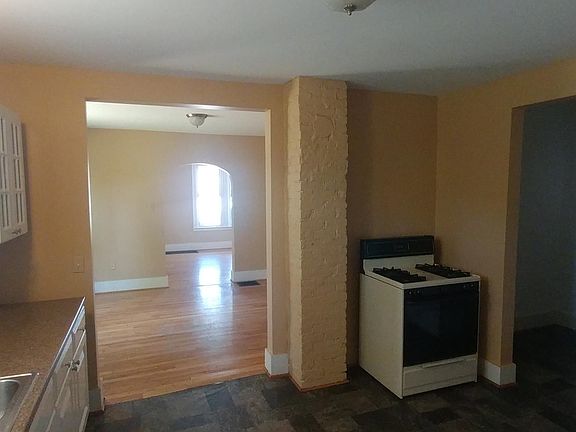 4th image of 8 S Gratiot Ave