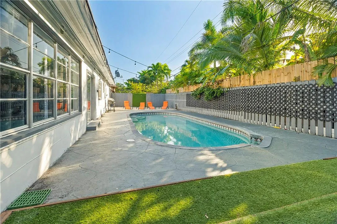 5 bed, 3.0 bath, 2700 sqft, $10,000 — Photo 3